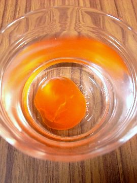 卵からすみを水に溶かす
