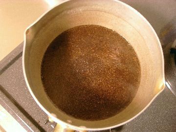 コーヒー豆を入れる