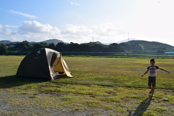 野口オートキャンプ場にテントを張る
