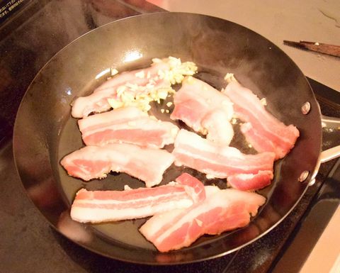 豚肉を入れる