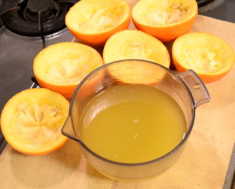 搾った橙果汁