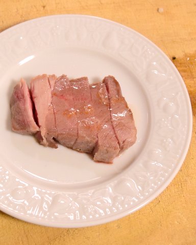 低温調理した豚肉のコンフィ