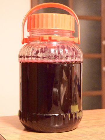 発酵する赤葡萄ジュース