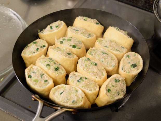 焼けたお揚げ餃子