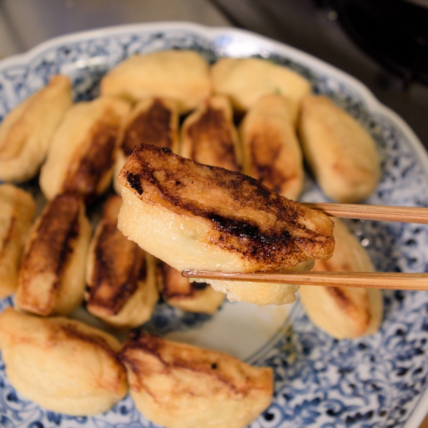 お揚げ包み餃子をいただく