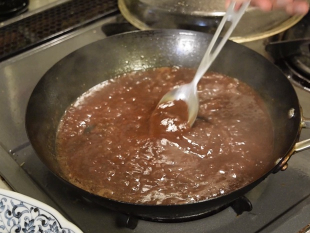 ハンバーグのソースを作る