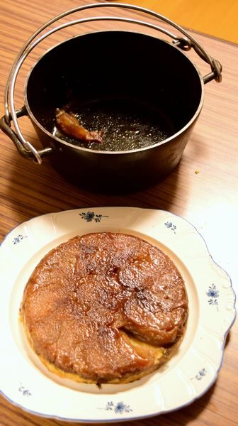 何とかダッチオーブンから剥がれ落ちたタルトタタン