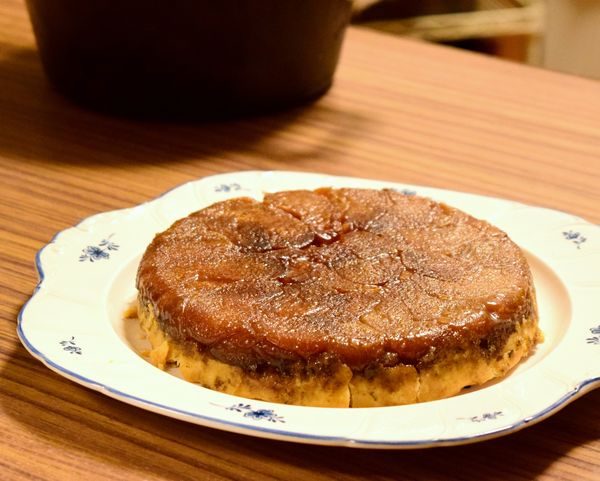ダッチオーブンで焼いたタルトタタン