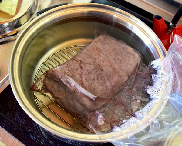 1kgの塊肉を低温調理ローストビーフにする 第14回世界料理研究会 前編 オトコ中村の楽しい毎日